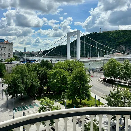 Apartment Riverfront Budapest