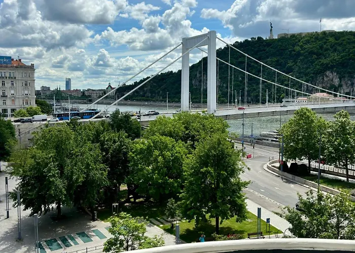 Apartment Riverfront Budapest