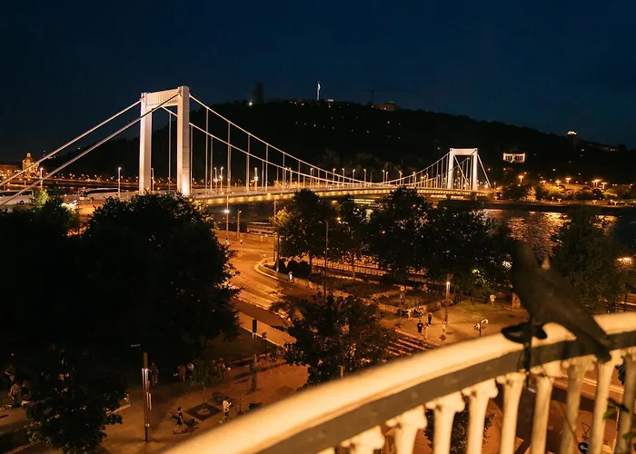 Riverfront Apartment Budapest