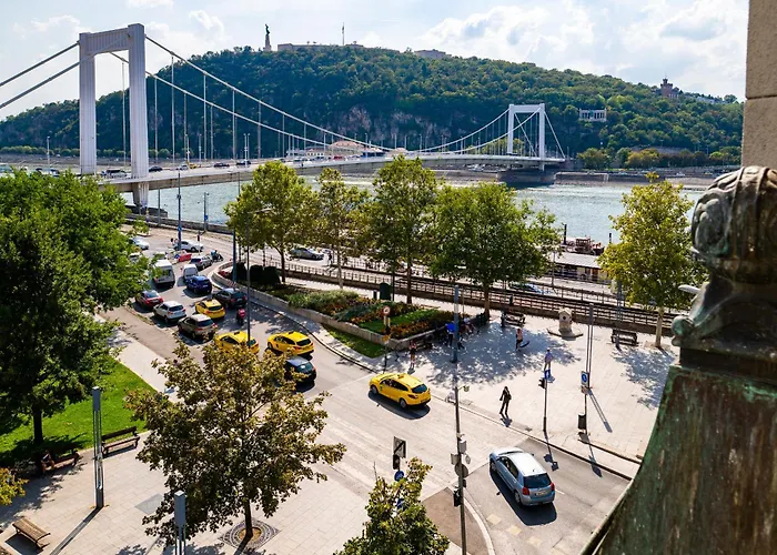 Apartment Riverfront Budapest